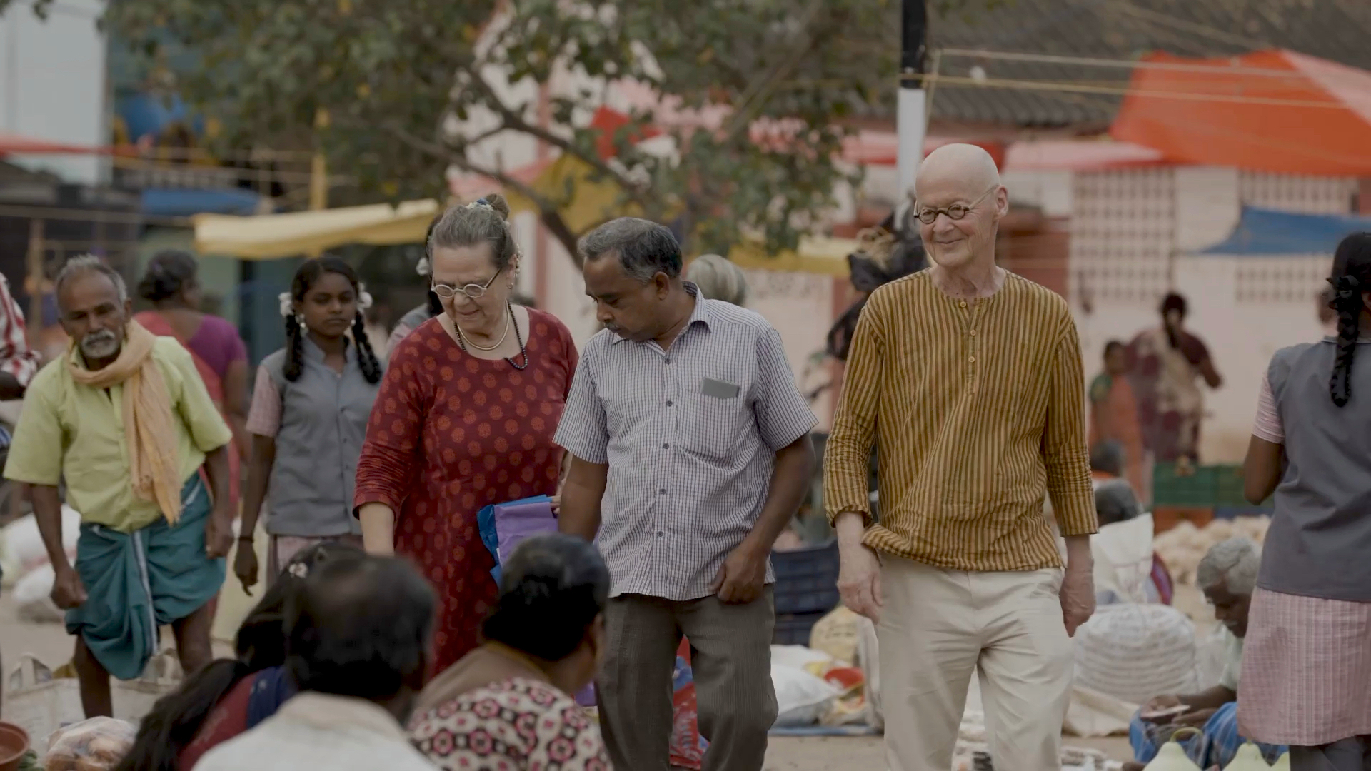 Wolfgang Laib auf einem Markt in Südindien, 2022, Filmstill